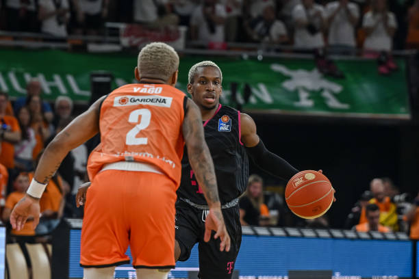 发出惊人的 发出惊人的