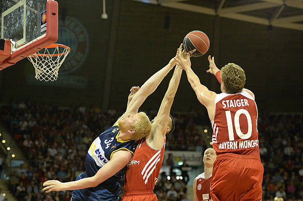 借其出色的 借其出色的